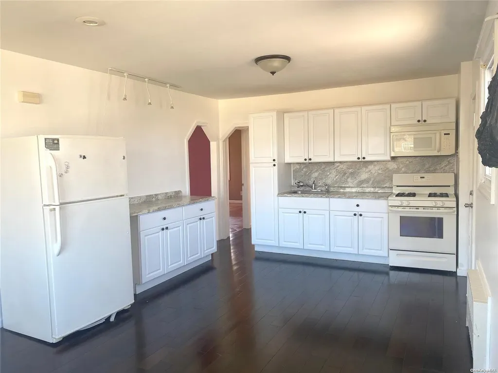 16 E Pine Street Long Beach NY 11561