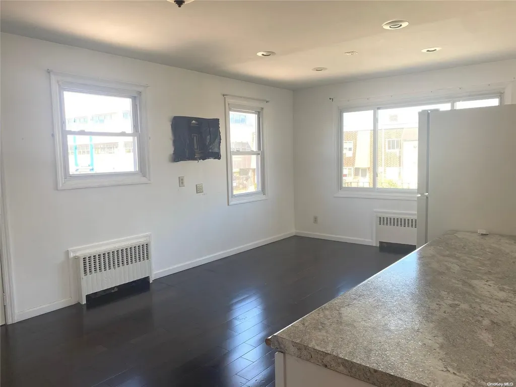 16 E Pine Street Long Beach NY 11561