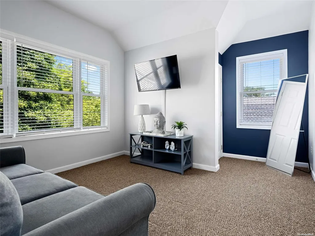 4 White Lane Hampton Bays NY 11946