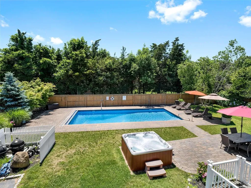 4 White Lane Hampton Bays NY 11946