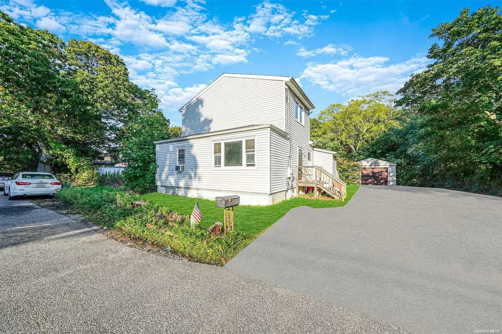 263 Station Road Bellport NY 11713