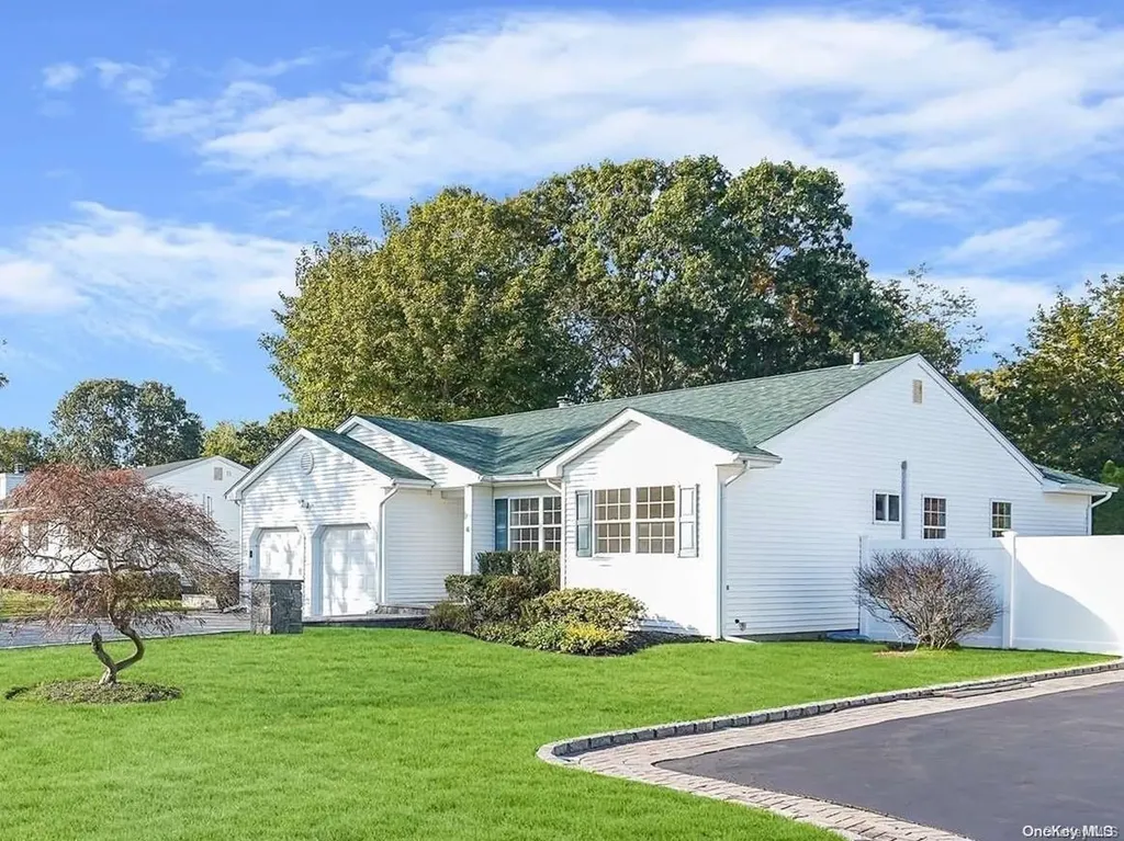 6 Cherry Lane Medford NY 11763
