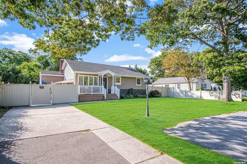4 Ohio Avenue Medford NY 11763