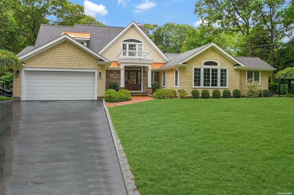 21 Thorman Lane Huntington NY 11743