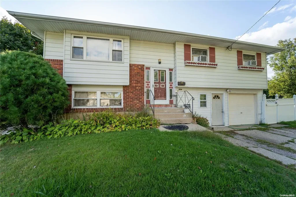 1624 Brightshore Boulevard Bay Shore NY 11706