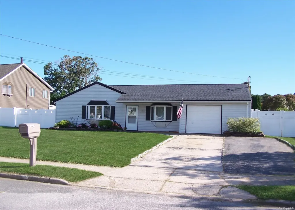 82 Norman Drive Bohemia NY 11716