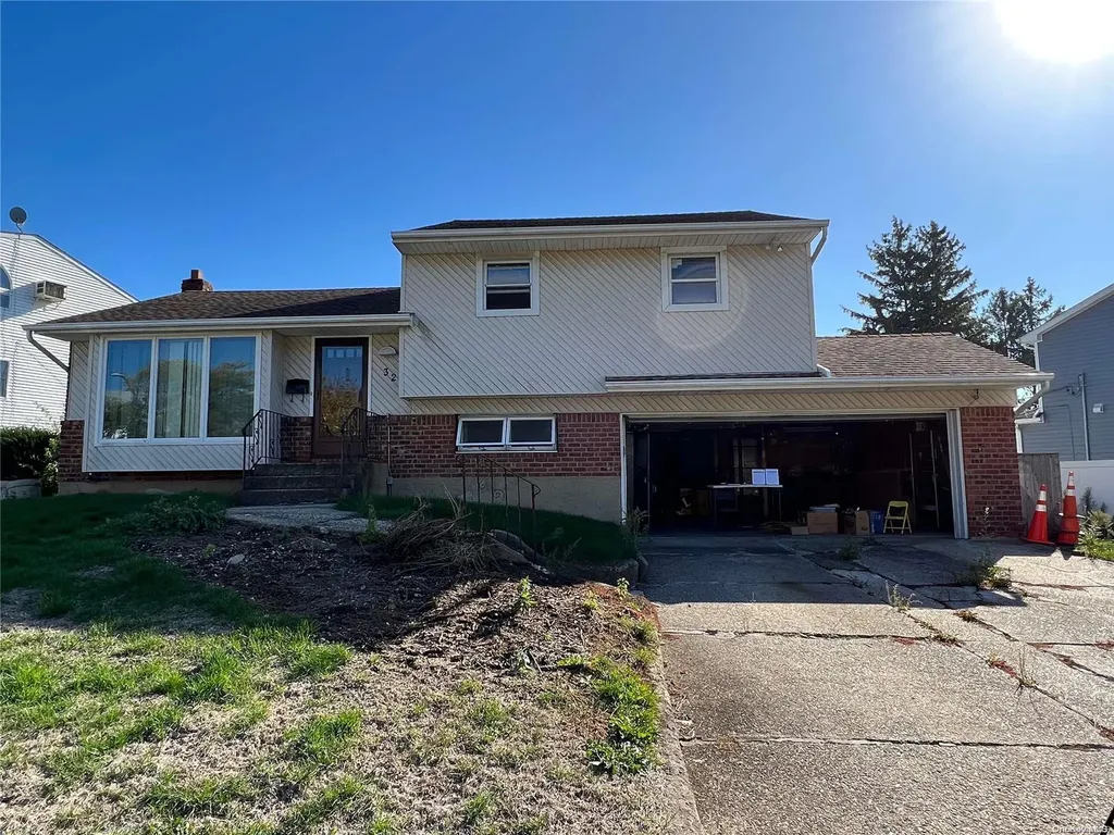 32 Colony Lane Syosset NY 11791
