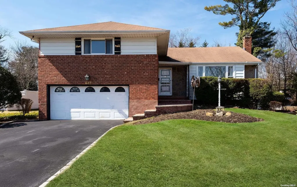 847 Leonard Drive Westbury NY 11590
