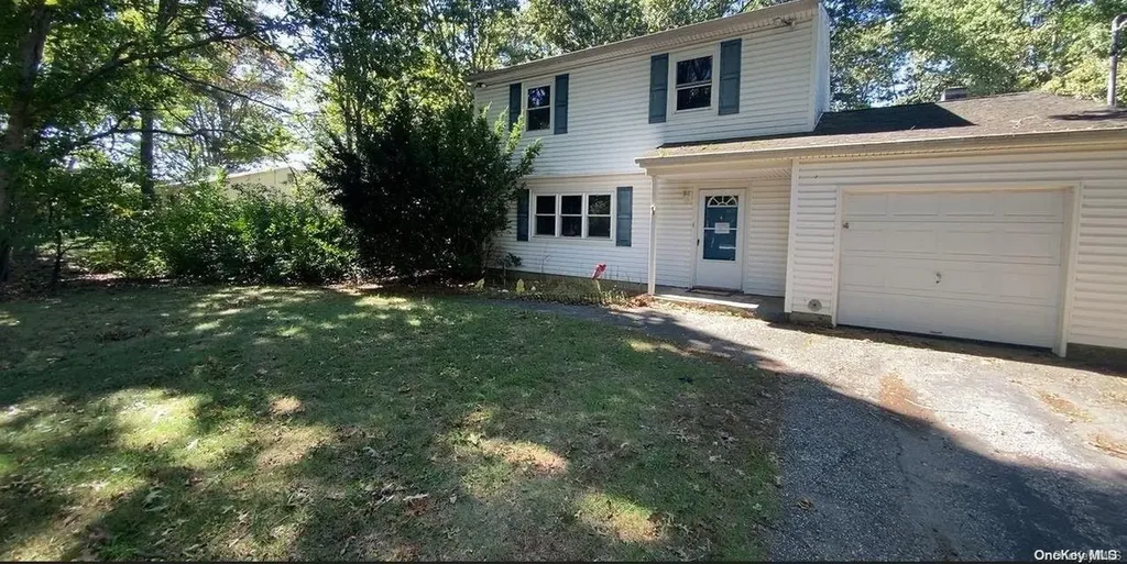 20 Hagerman Avenue Medford NY 11763