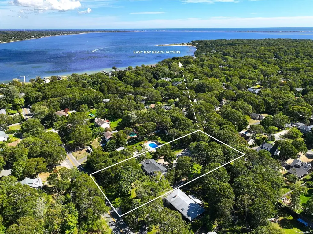 92 Fanning Avenue Hampton Bays NY 11946