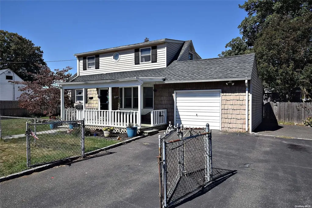 46 3rd Street Lindenhurst NY 11757