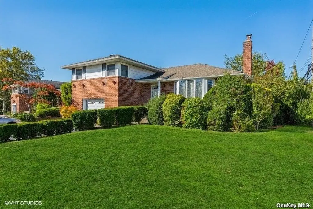 1112 Douglas Place Seaford NY 11783