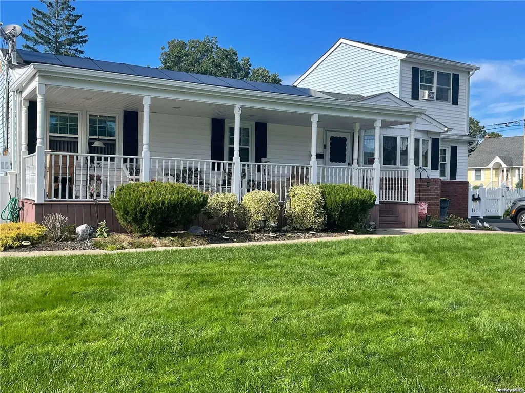 136 Daniel Street Lindenhurst NY 11757