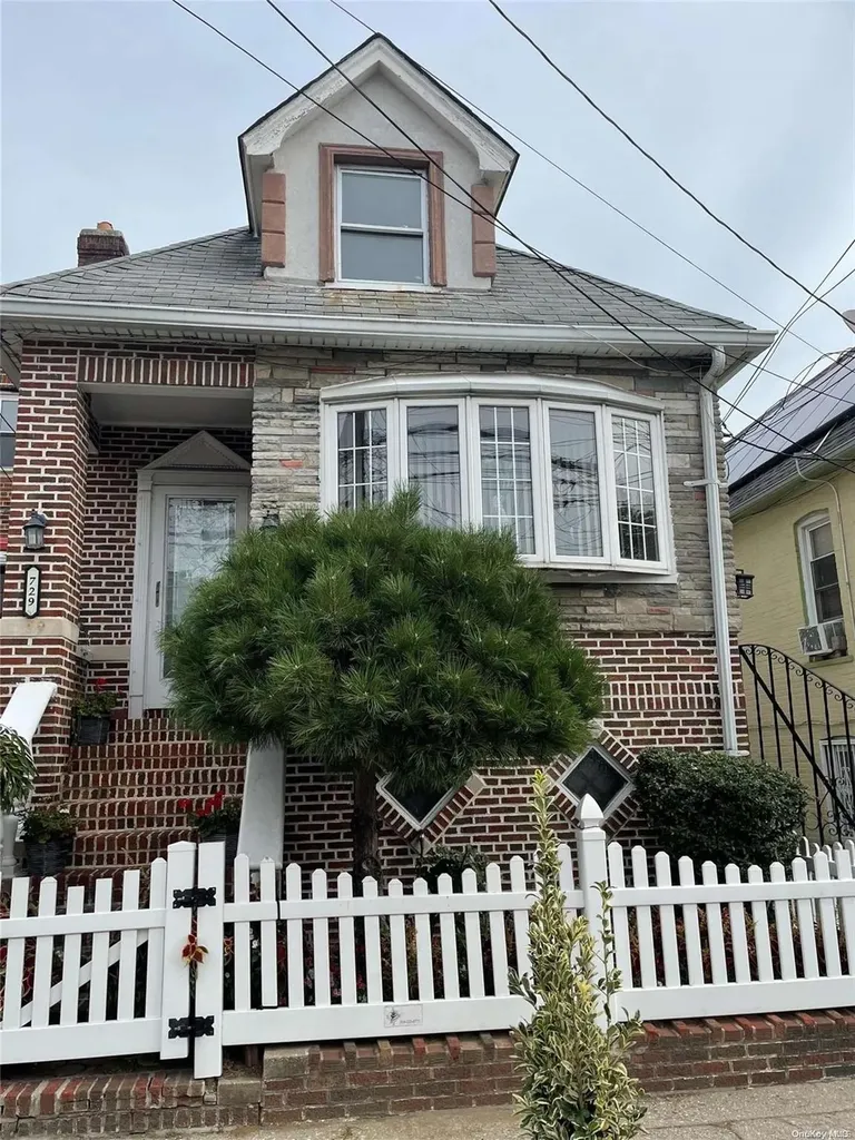 729 E 93rd Street Brooklyn NY 11236