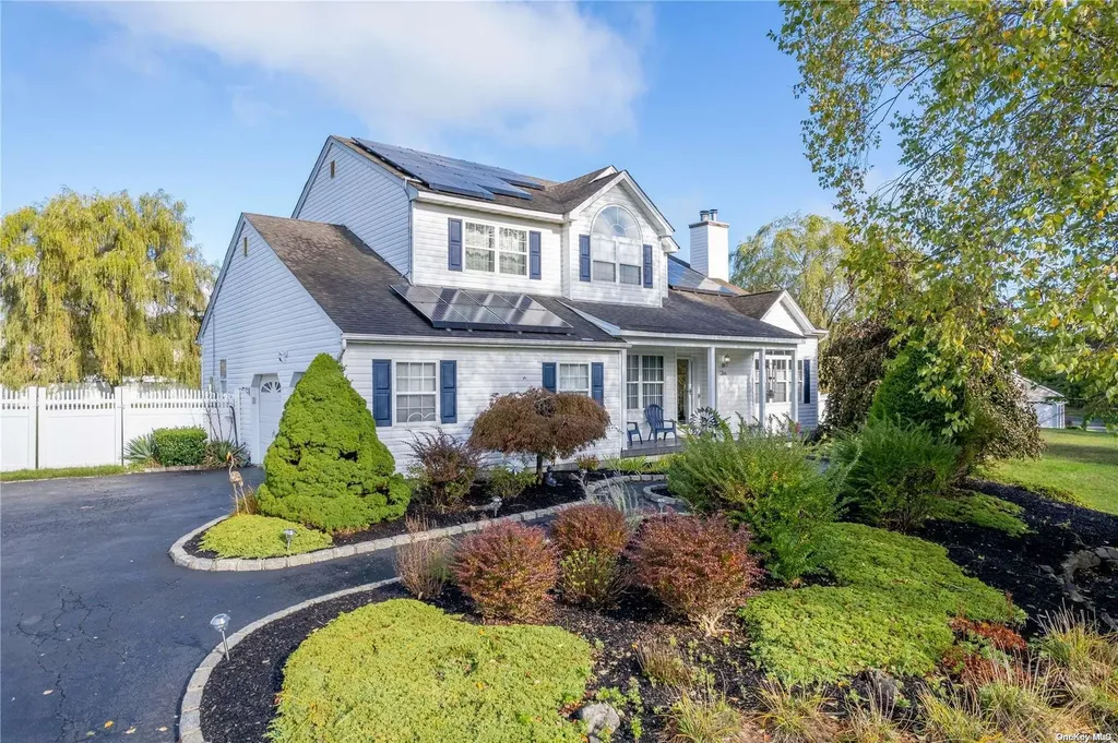 10 Sparrow Lane Manorville NY 11949