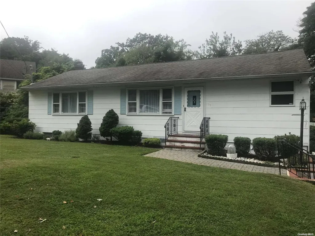 129 Dawn Road Rocky Point NY 11778