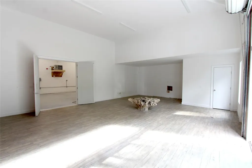 137 Montauk Highway Westhampton NY 11977