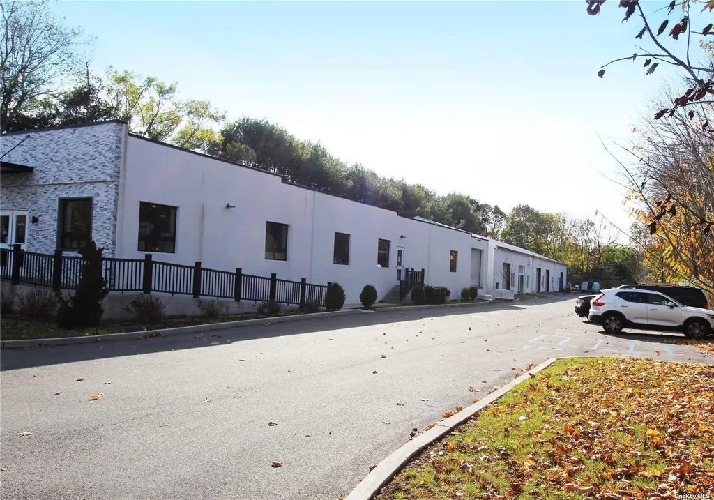 137 Montauk Highway Westhampton NY 11977