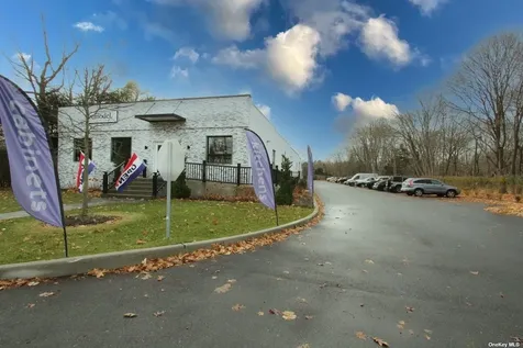 137 Montauk Highway Westhampton NY 11977