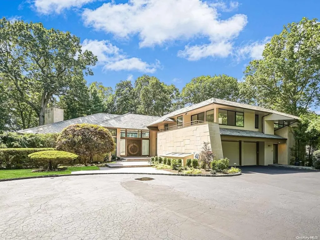 8 Mansion Drive Old Westbury NY 11568
