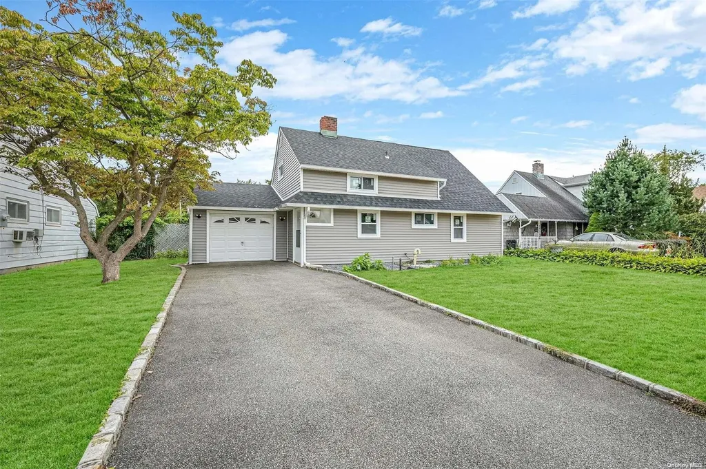 251 Blacksmith Road Levittown NY 11756