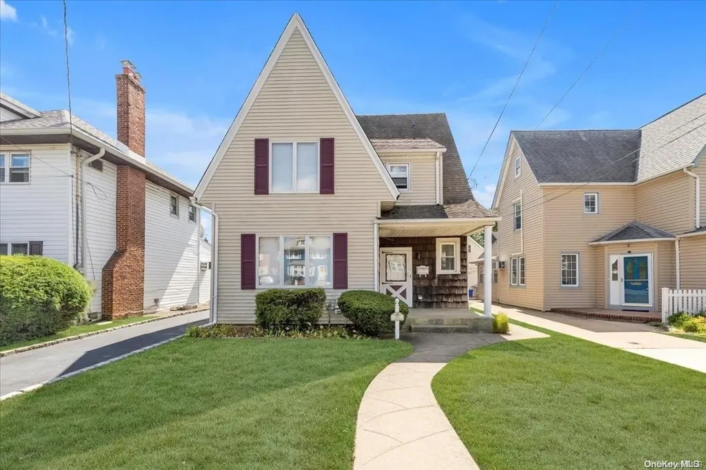 114 E Beverly Parkway Valley Stream NY 11580