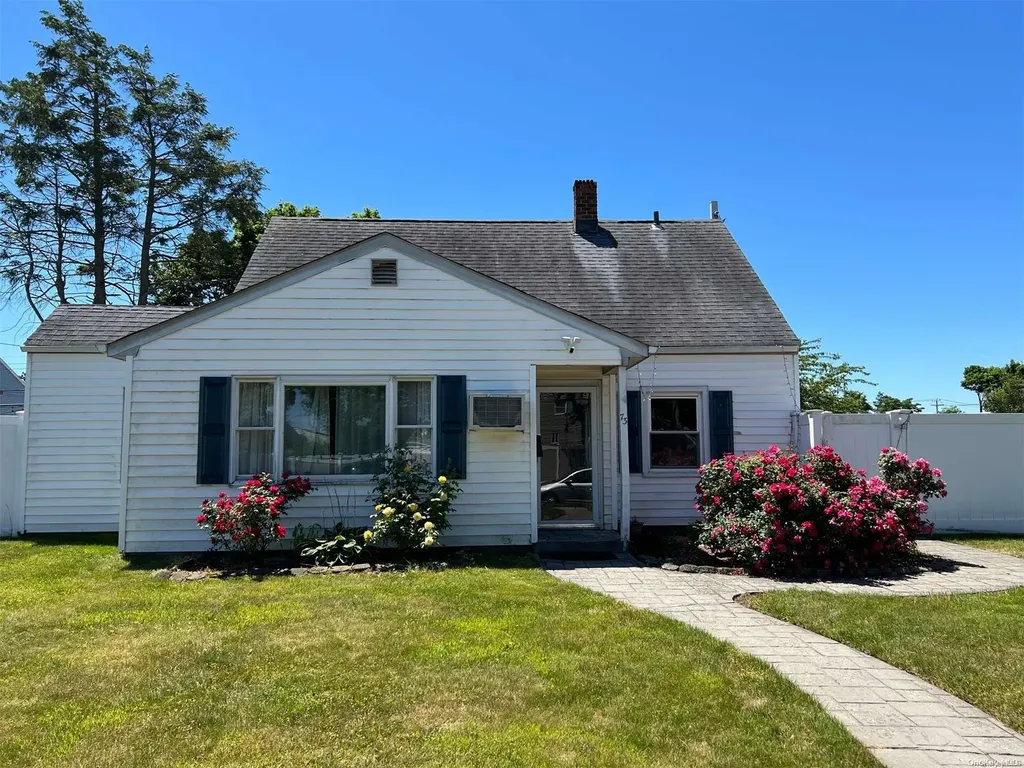 73 Mill Lane Levittown NY 11756