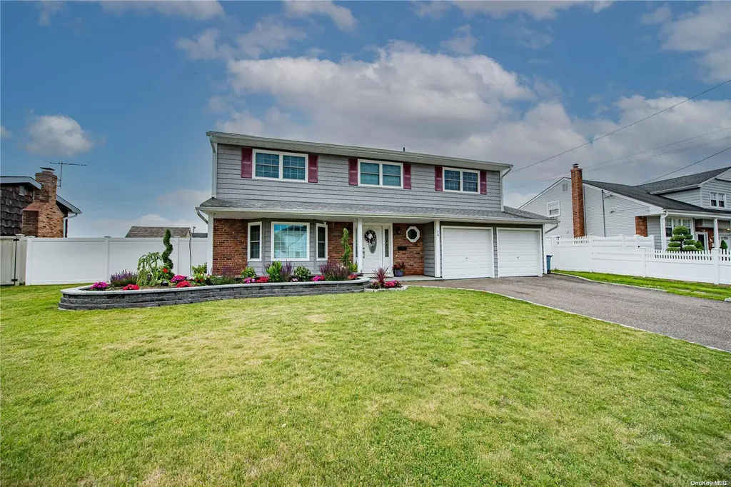 74 Robbins Avenue Babylon NY 11702