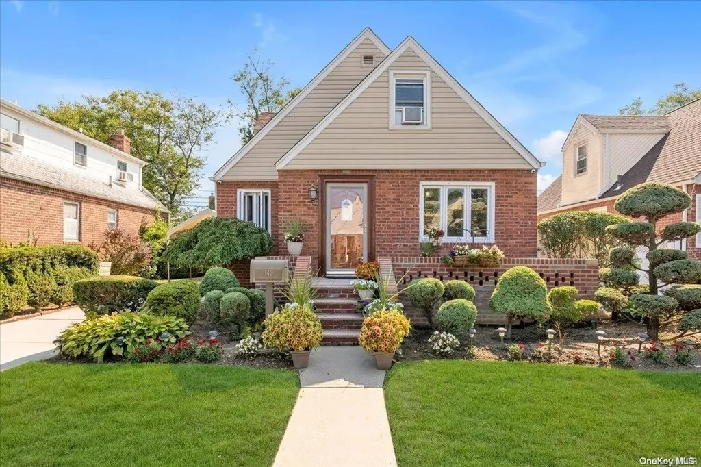 142 Heathcote Road Elmont NY 11003