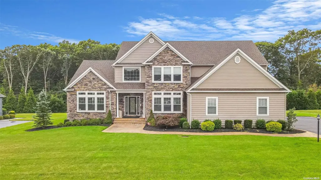 16 Southview Circle Lake Grove NY 11755