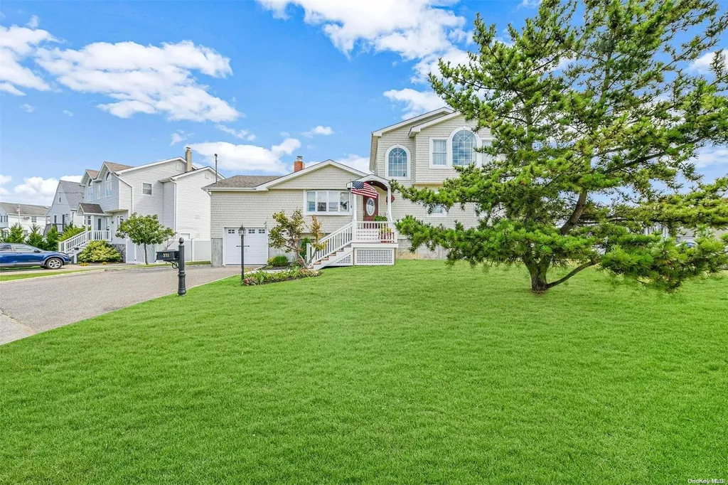 371 E Shore Road Lindenhurst NY 11757