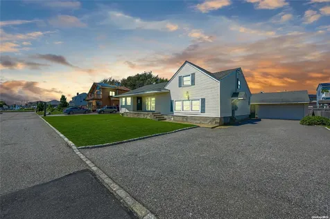 31 Jefferson Road Amity Harbor NY 11701