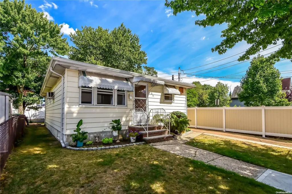 355 Simonson Avenue Staten Island NY 10303
