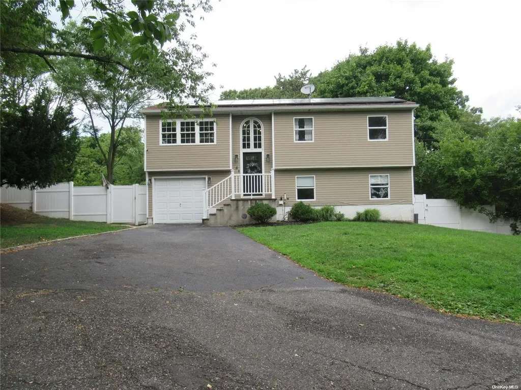4 Bayonne Avenue Central Islip NY 11722