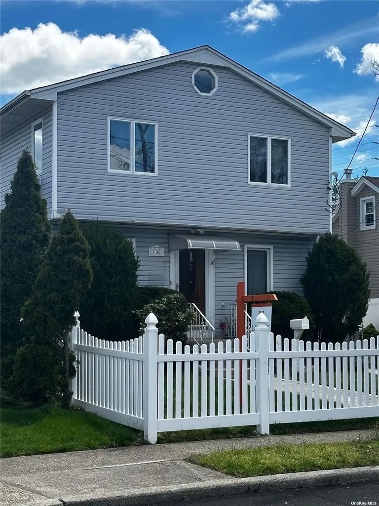 100 Hale Place Bellmore NY 11710
