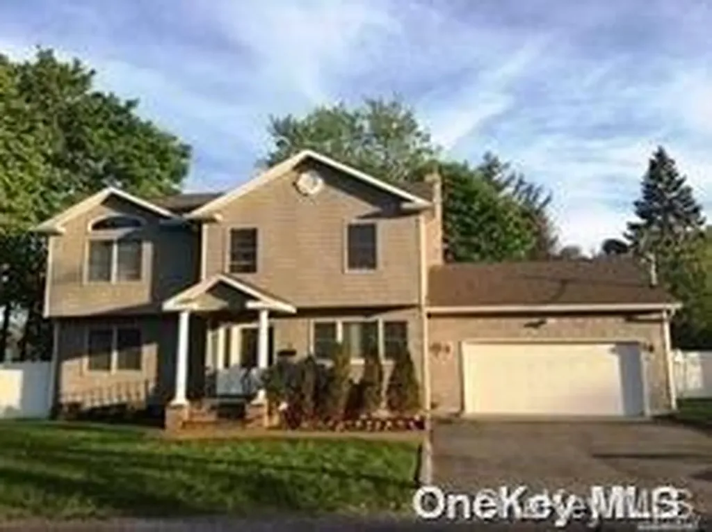 2 Smith Street Deer Park NY 11729