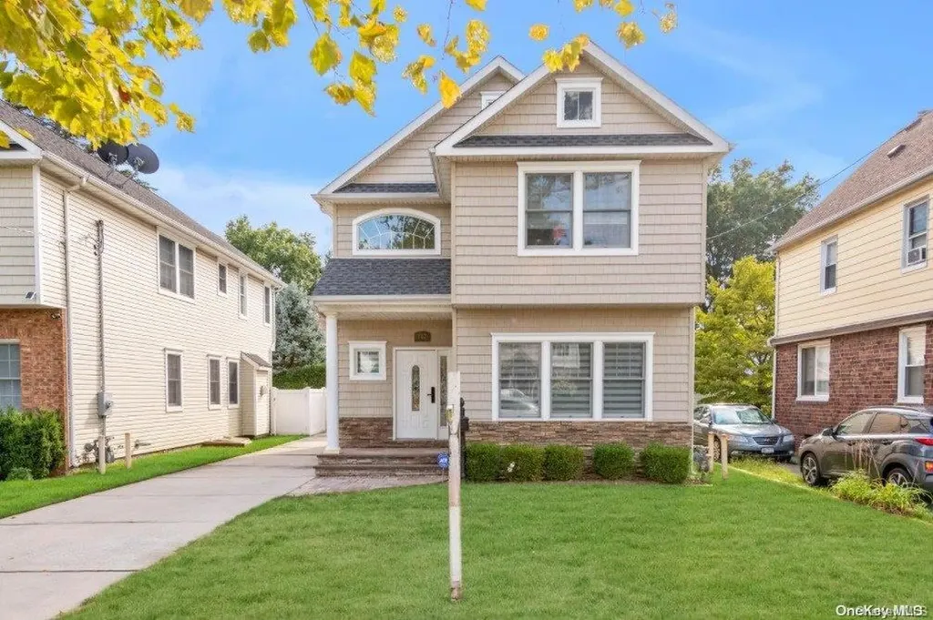 147 Hillside Boulevard New Hyde Park NY 11040
