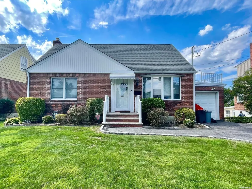 30 Ridgewood Street Valley Stream NY 11580