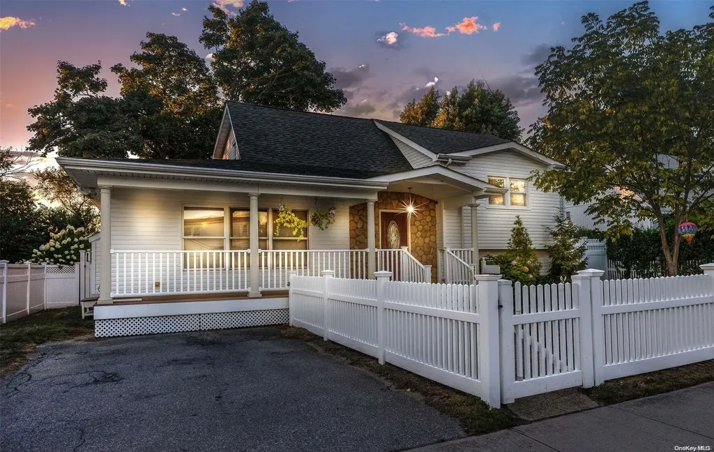 218 Bayside Avenue Oceanside NY 11572