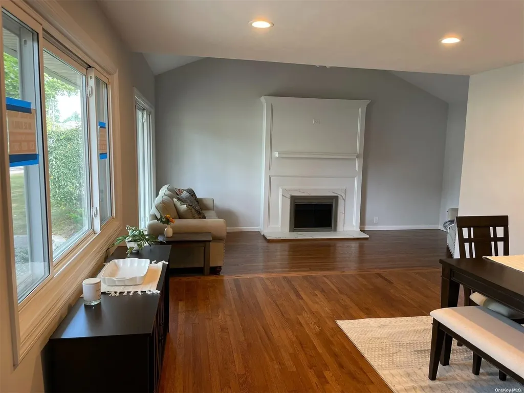 1035 Thompson Drive Bay Shore NY 11706