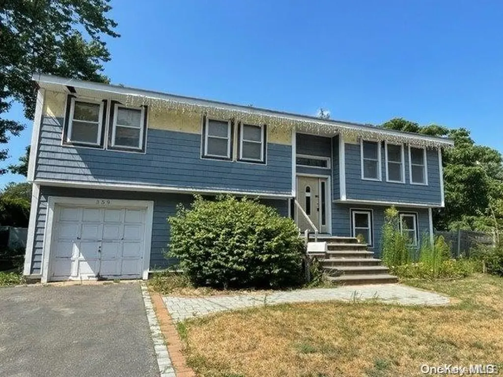 359 Montgomery Avenue West Babylon NY 11704