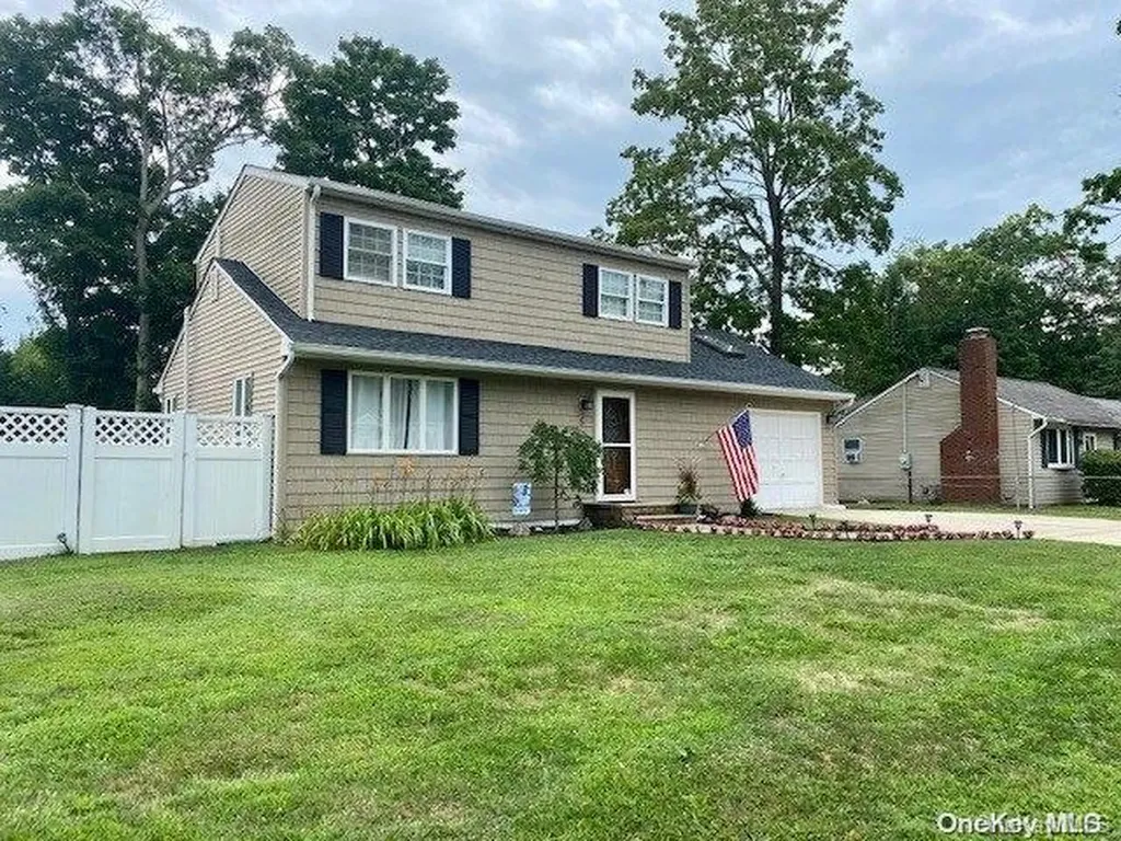 5 Minerva Lane Centereach NY 11720