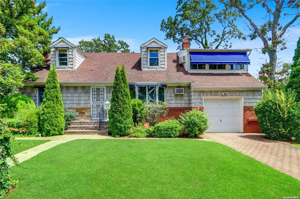 672 Central Avenue Massapequa NY 11758