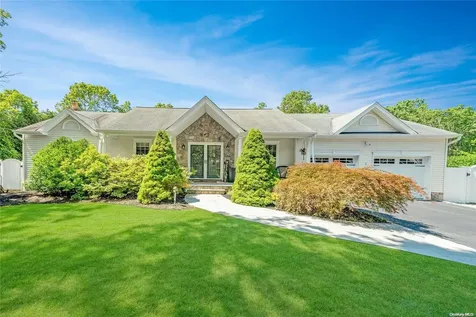 8 Evergreen Drive Manorville NY 11949