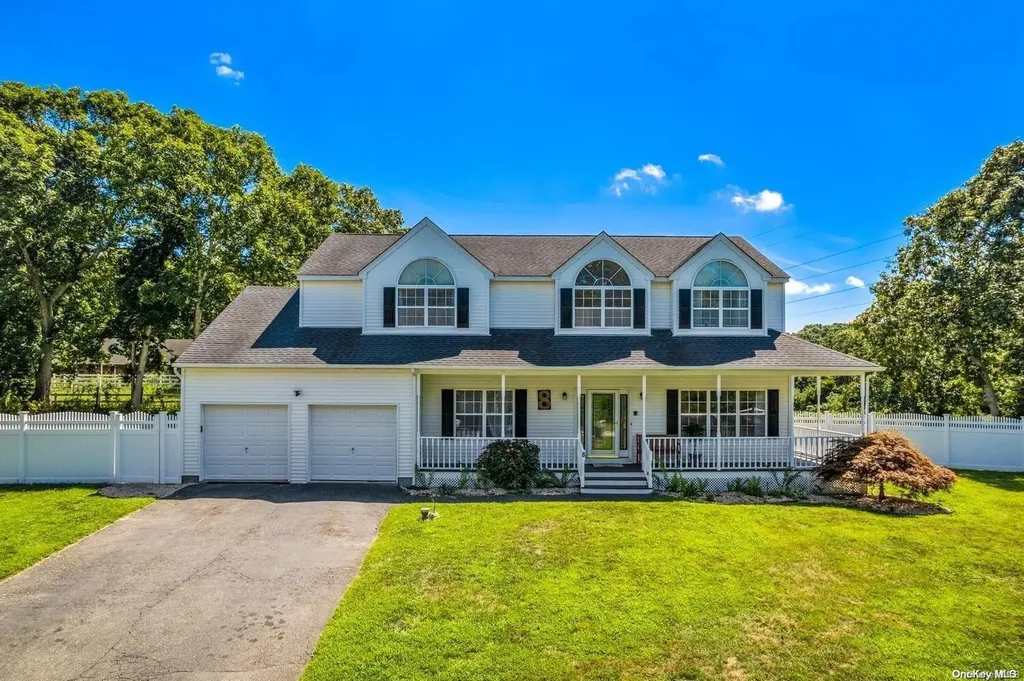 8 Colleen Court Centereach NY 11720