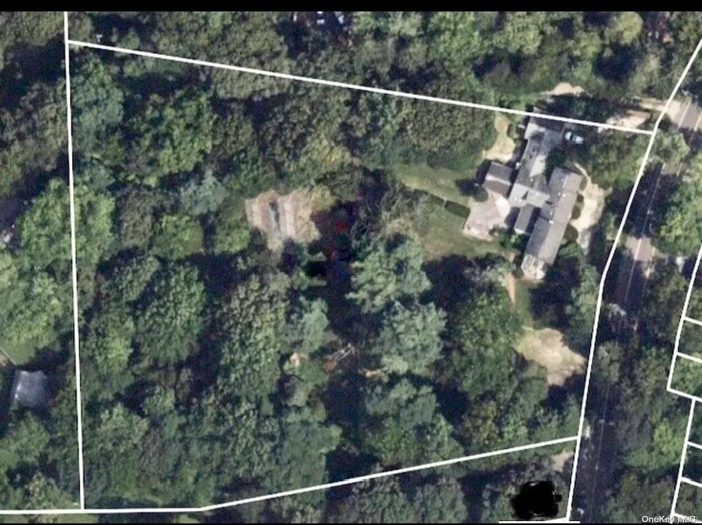 465 Woodbury Road Cold Spring Harbor NY 11724