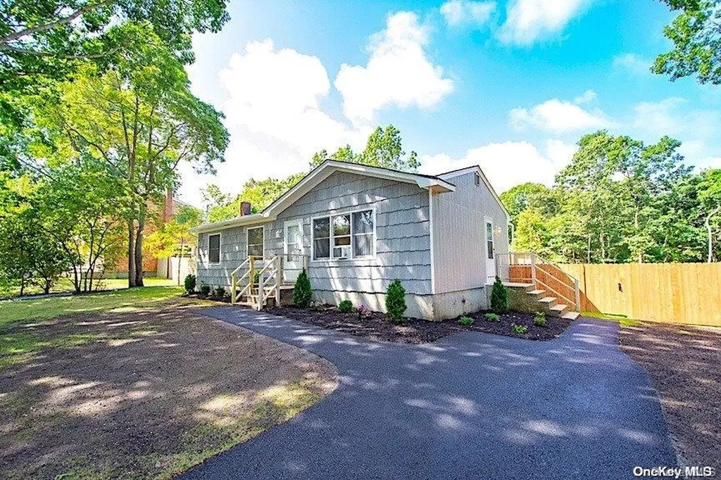 19 Wakefield Road Hampton Bays NY 11946