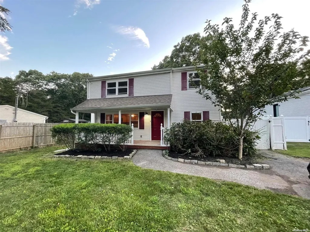 449 W End Avenue Shirley NY 11967
