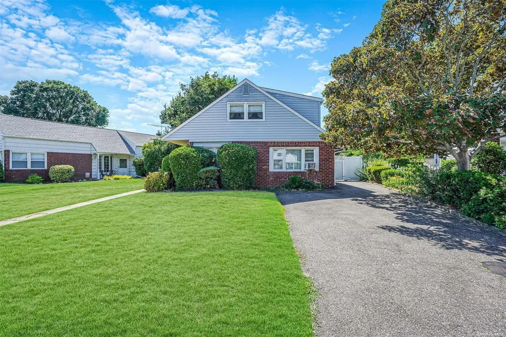 9 Stephen Lane Hicksville NY 11801