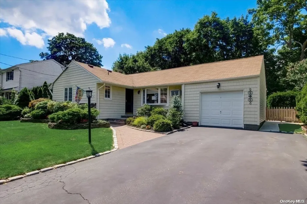 8 Meath Avenue Huntington NY 11743